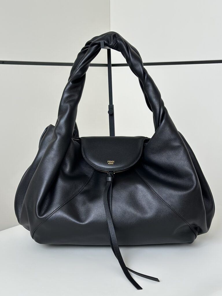 フェンディ「Fendi」ノットハンドル ショルダーバッグ