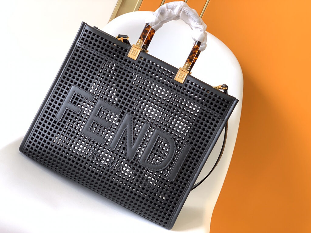 フェンディ「Fendi」Sunshine Shoer パンチングレザー トートバッグ
