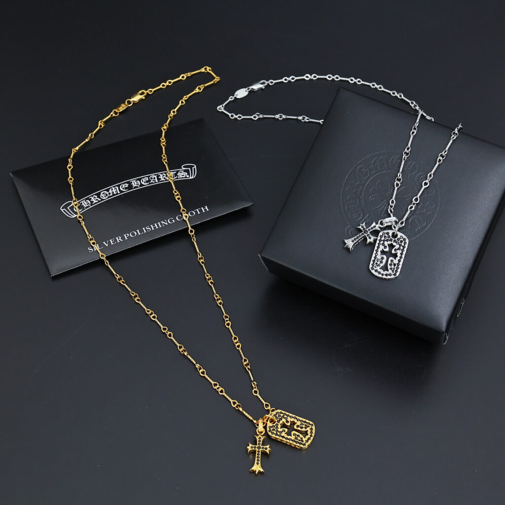クロムハーツ「Chrome Hearts」のクラシックネックレス - 日常に上品なアクセントを添えるユニセックスモデル