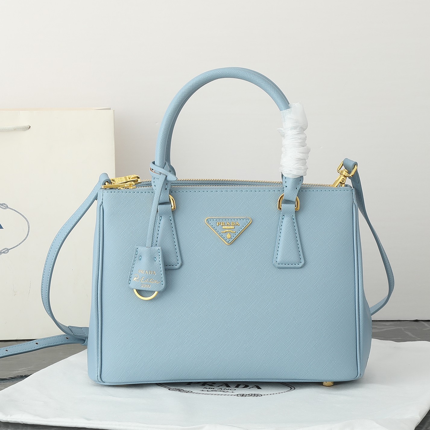 プラダ ガレリア ミディアム ソフトグレインレザー バッグ 「Galleria Bag」
