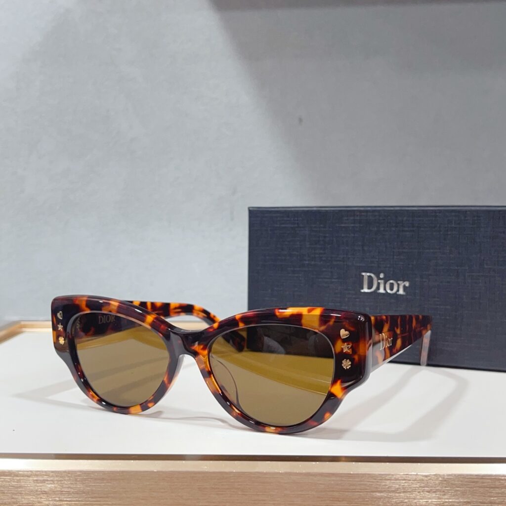 【注目新入荷】Dior フランス仕立てサングラス「ドライブ最適」