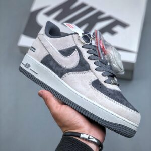 ナイキ エア フォース 1 トレンドスニーカー「Supreme 限定コラボモデル」