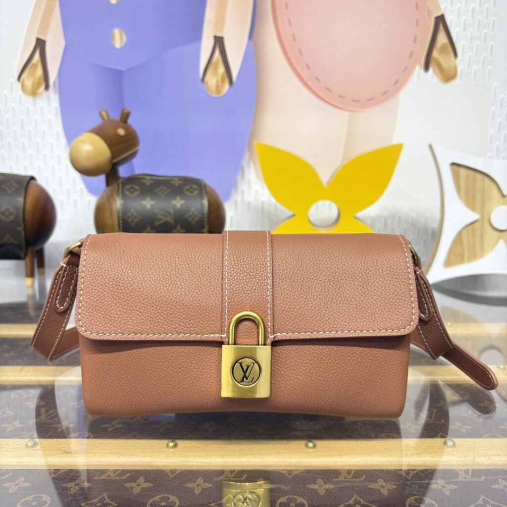 ルイ・ヴィトン「Louis Vuitton」WALLET ON CHAIN LOW KEY ハンドバッグ