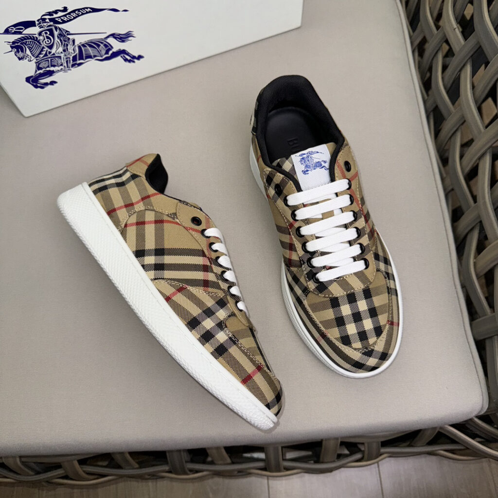 バーバリー チェック テラス スニーカー「Terrace Sneakers」