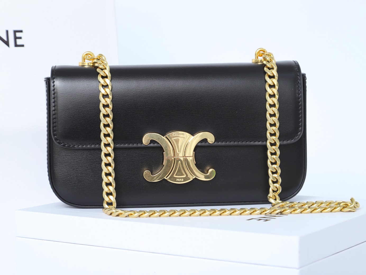 セリーヌ「Celine」Triomphe チェーンショルダーバッグ