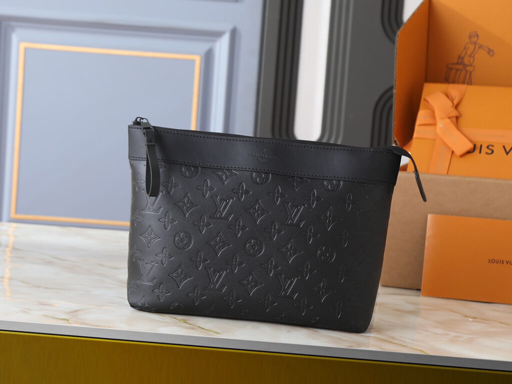 ルイ・ヴィトン「Louis Vuitton」ポシェット･ヴォワヤージュ スープル