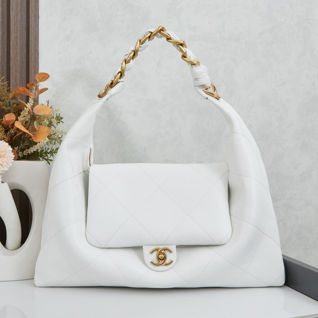 シャネル マキシ ホーボー バッグ「Hobo Bag」