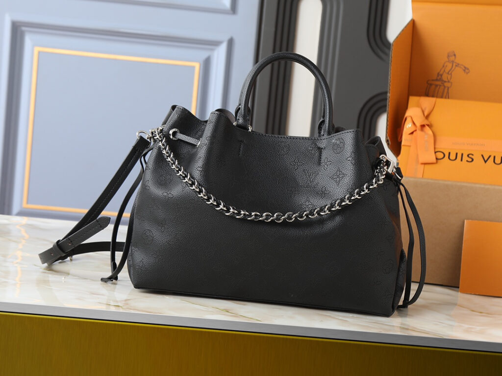 ルイ・ヴィトン ベラ･トート マヒナ子牛革「Bella Tote」