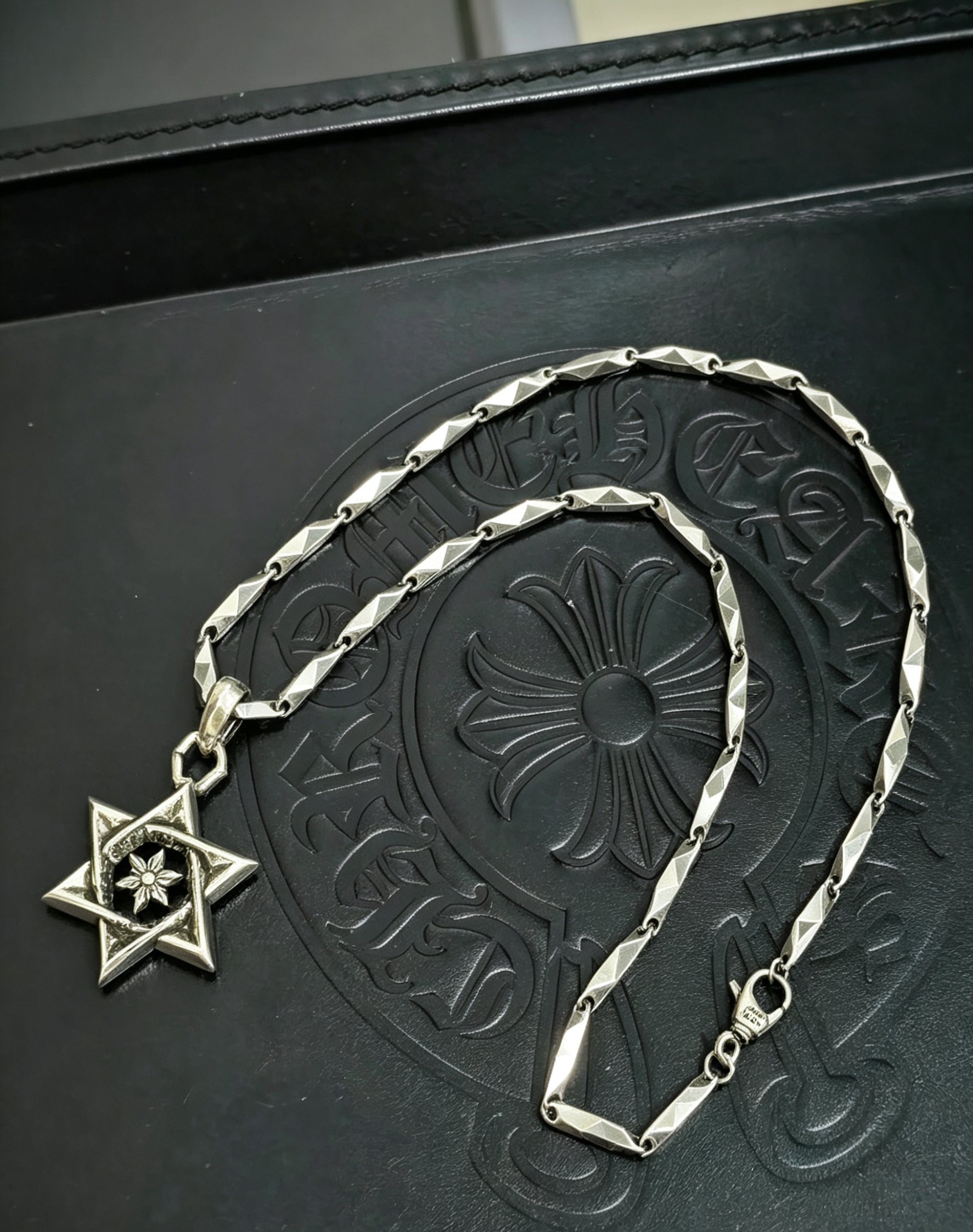 クロムハーツ「Chrome Hearts」チャームペンダント 2026