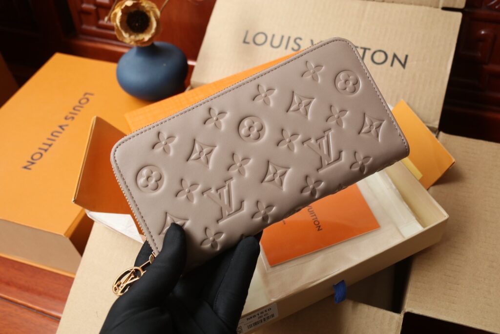 ルイ・ヴィトン「LV x TM」ジッピー･ウォレット