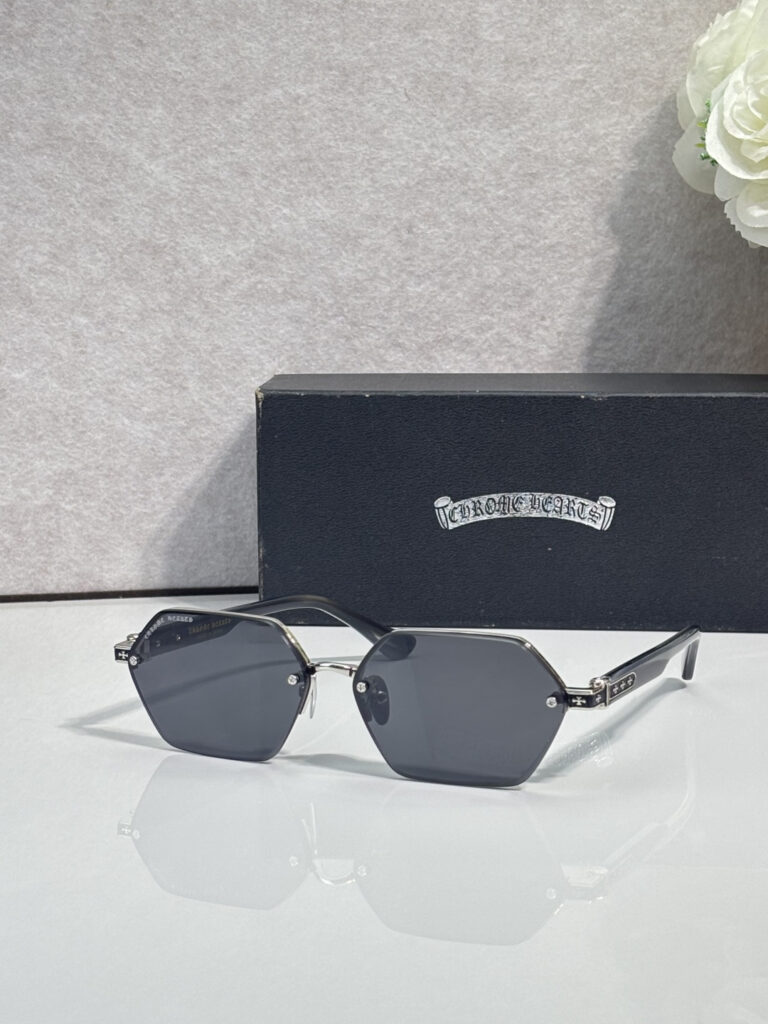 【希少新作】Chrome Hearts クロムハーツ ハードデザインサングラス「限定モデル」