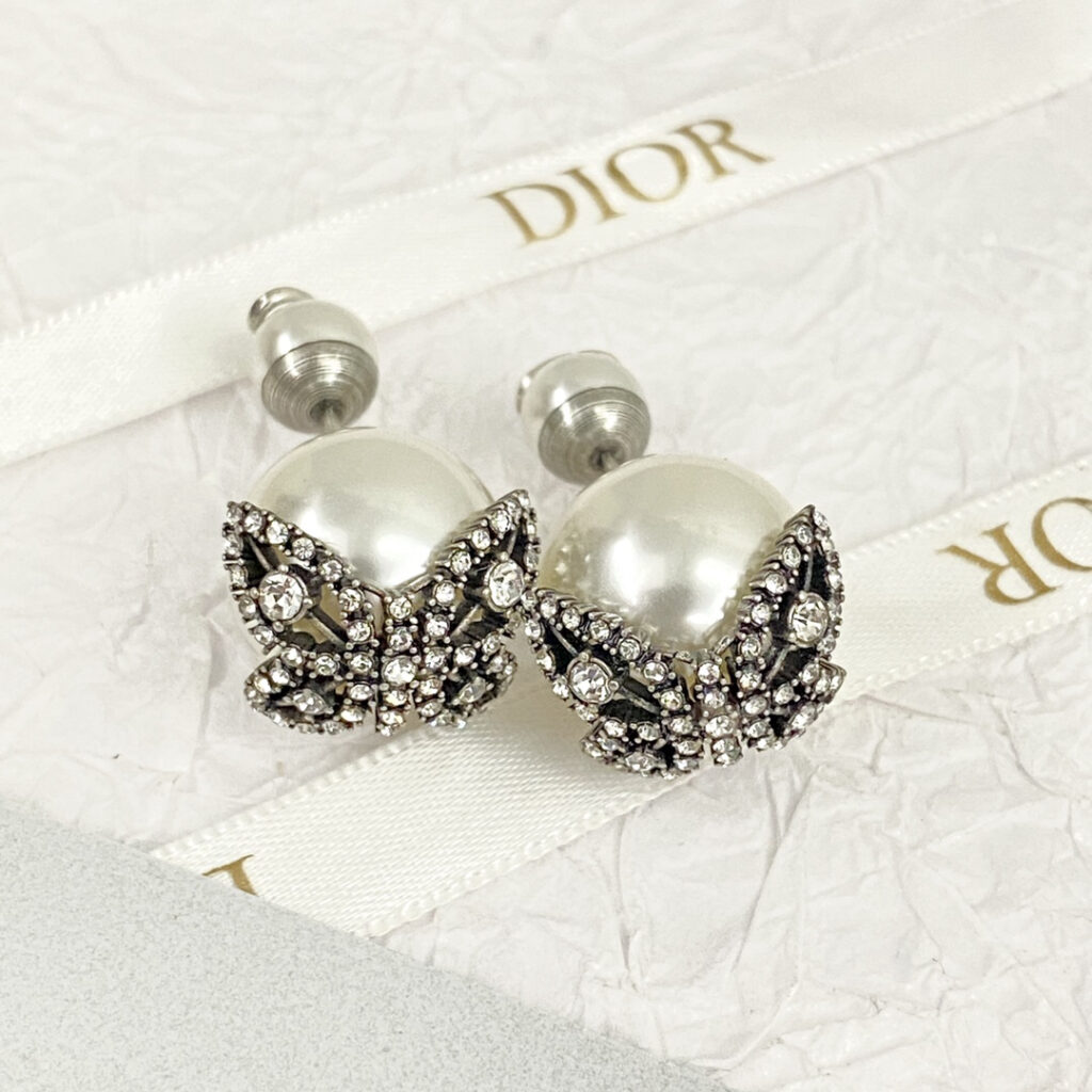 ディオール「Dior」ホワイトゴールド バタフライ パール ダブルボール イヤリング
