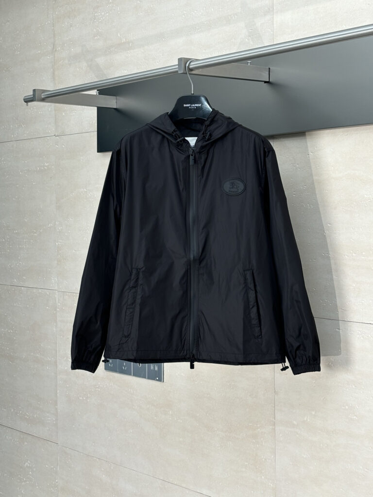 バーバリー「Burberry」 Reversible Nylon Hooded Jacket