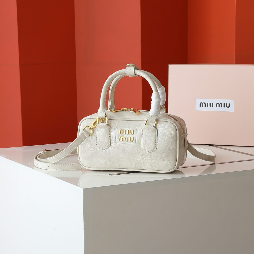 ミュウミュウ アルカディ レザー レギュラーバッグ「Arcadie Bag」