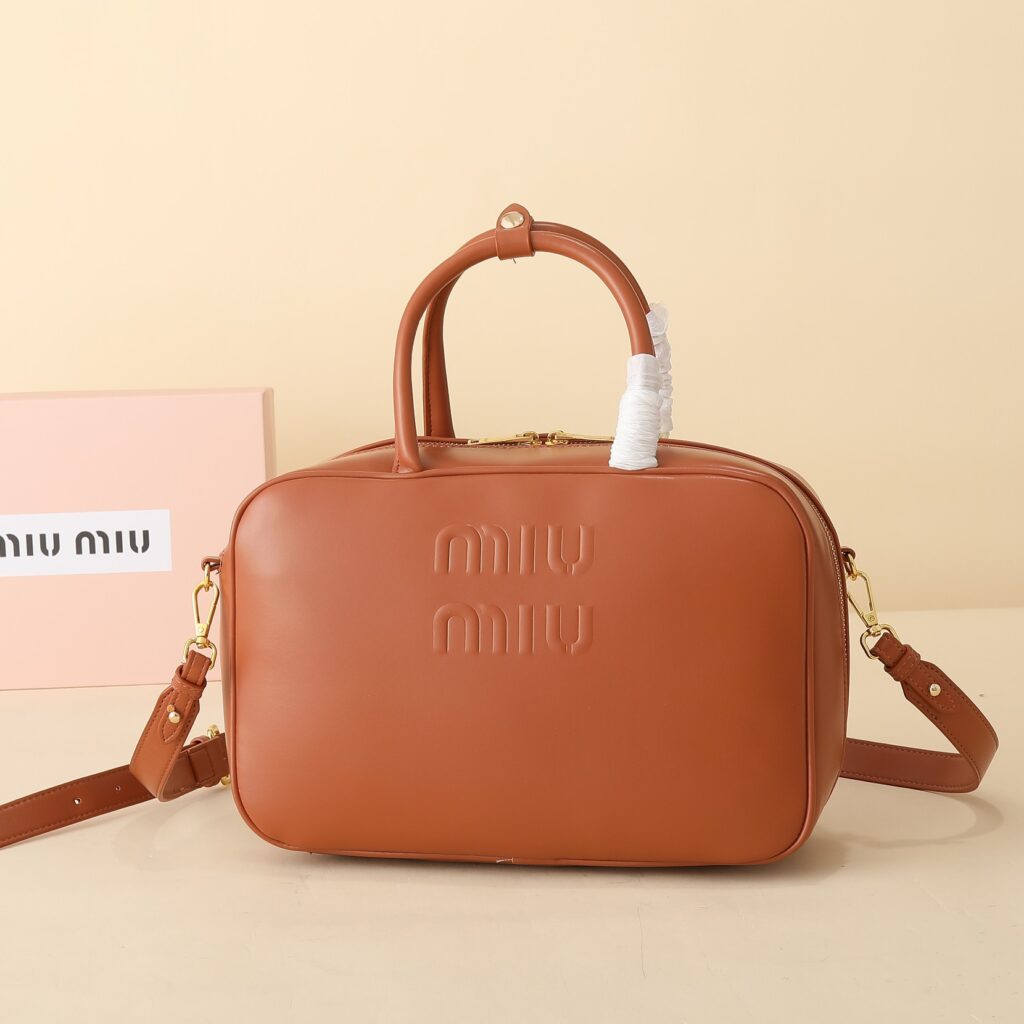 ミュウミュウ ボー レザー ラージバッグ「Beau Bag」