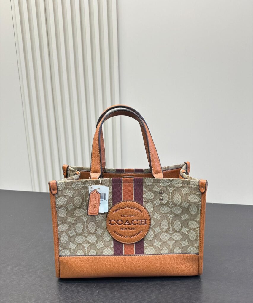 コーチ「Coach」 デンプシー22 トートバッグ