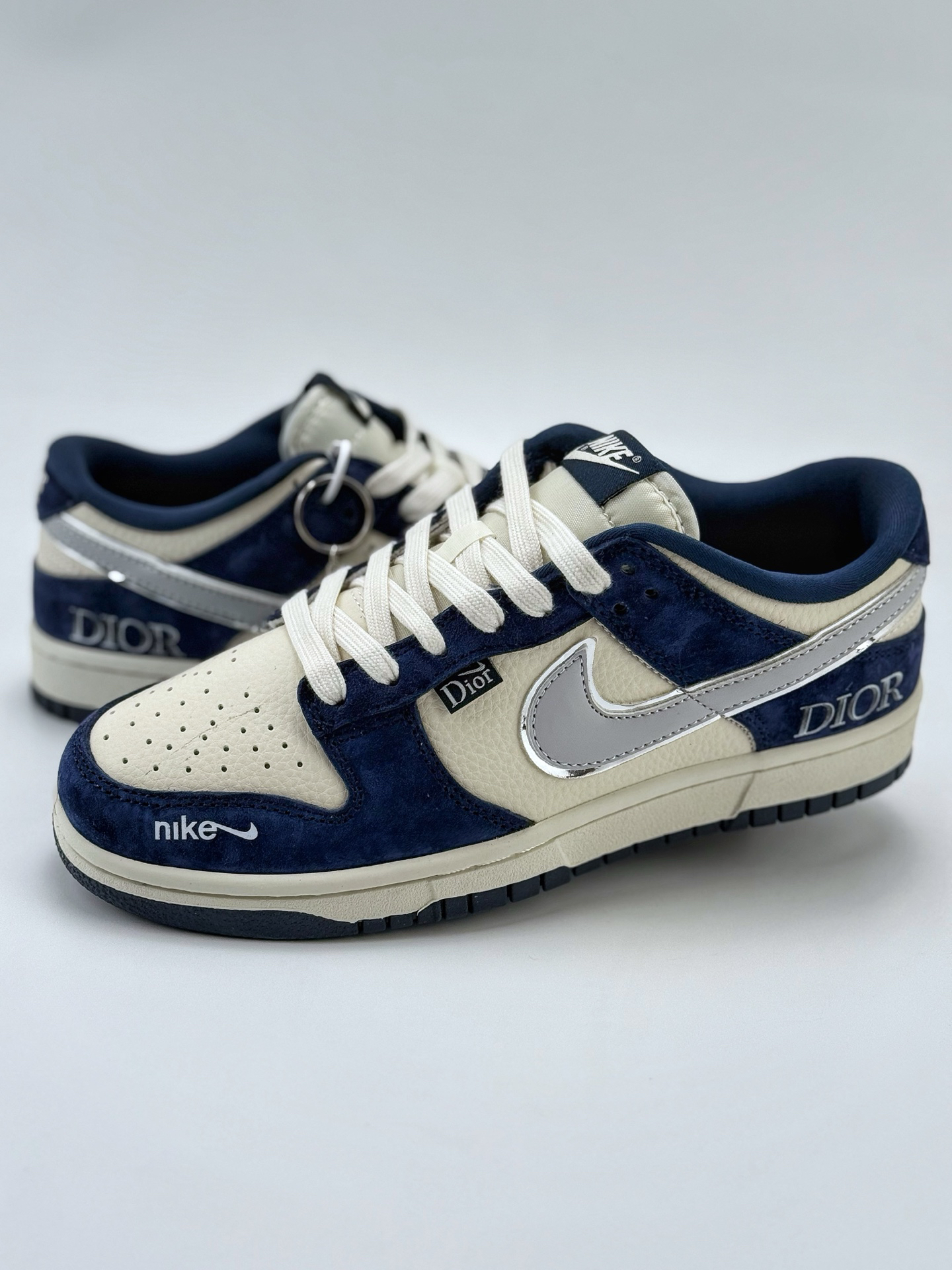 「コラボモデル」Dior x Nike SB ダンク ロウ ホワイト/ブルー/グレー 3M