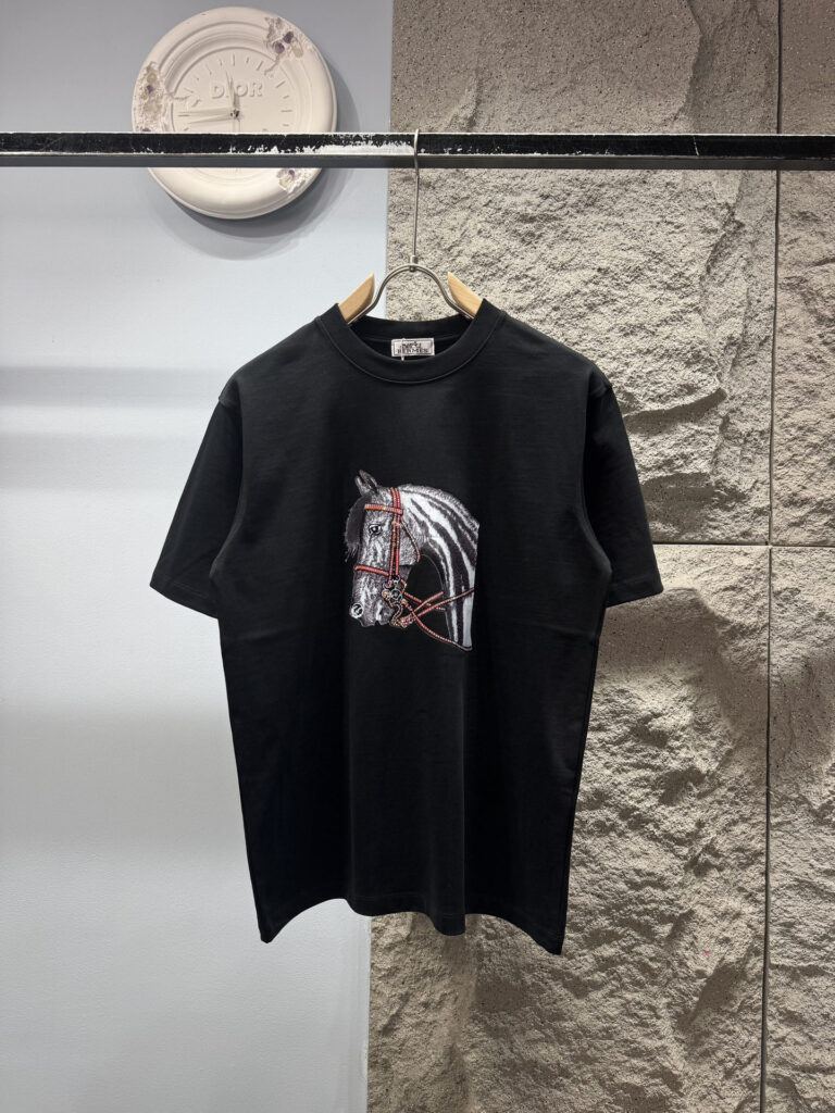 エルメス「Hermès」 春夏2026 刺繍コレクション Tシャツ