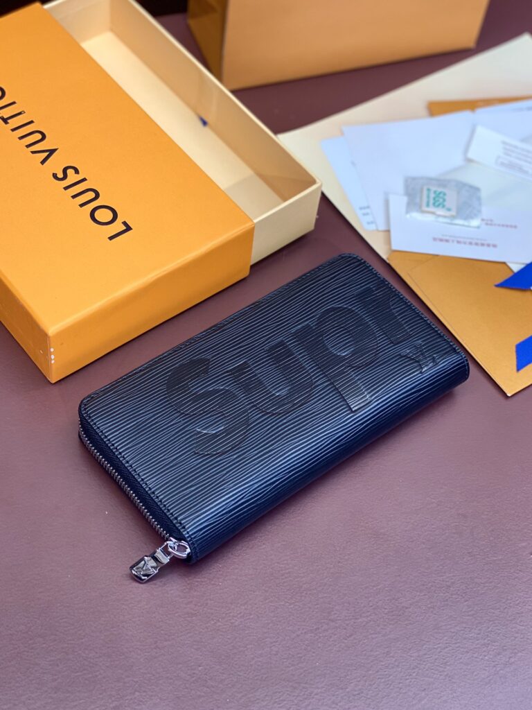 ルイ・ヴィトン「LV x Supreme」 コラボ ジッピー･ウォレット