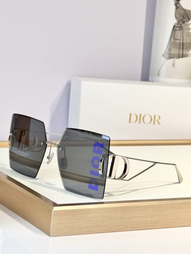 【注目新入荷】Dior フランス仕立てサングラス「ドライブ最適」
