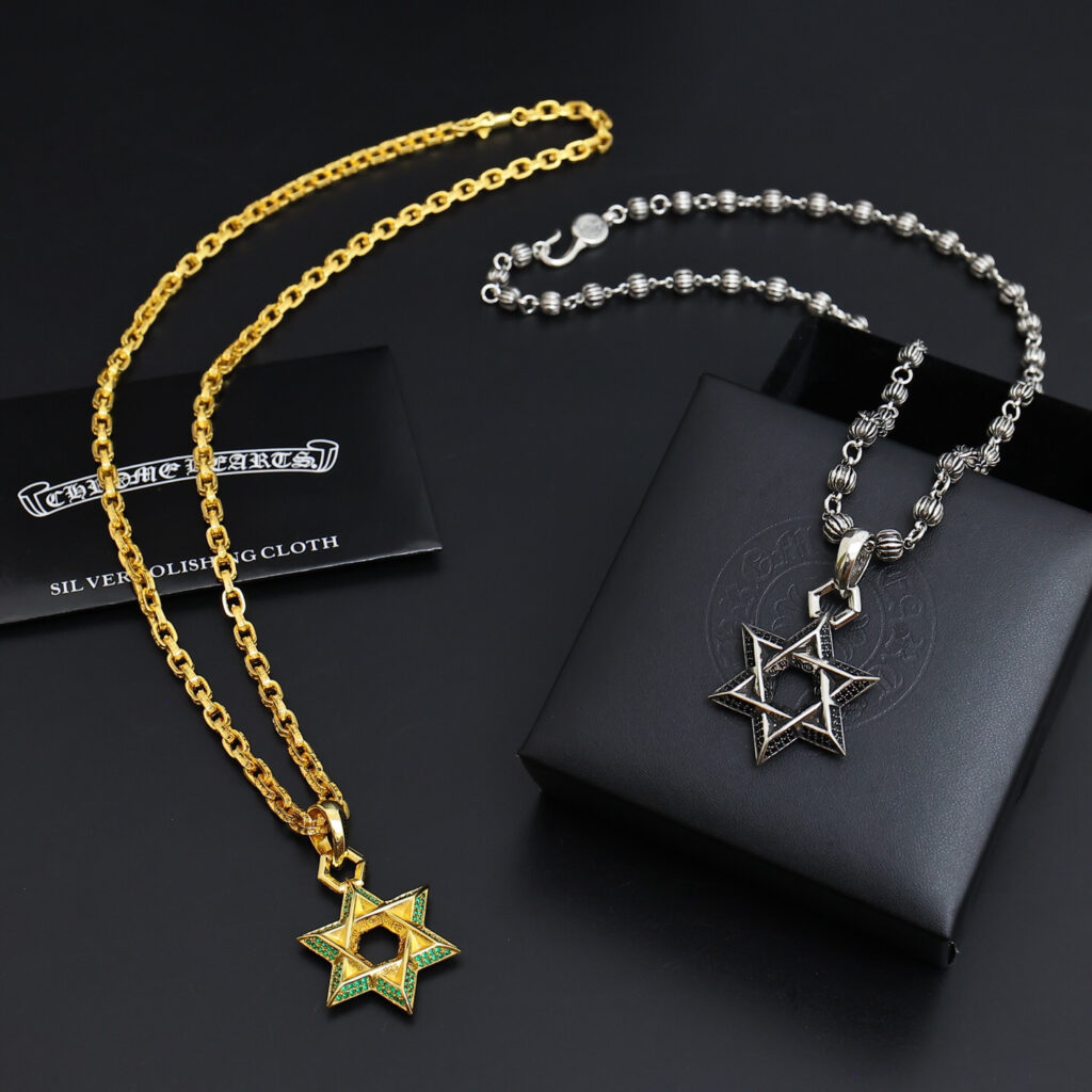 クロムハーツ「Chrome Hearts」のクラシックネックレス - 日常に上品なアクセントを添えるユニセックスモデル