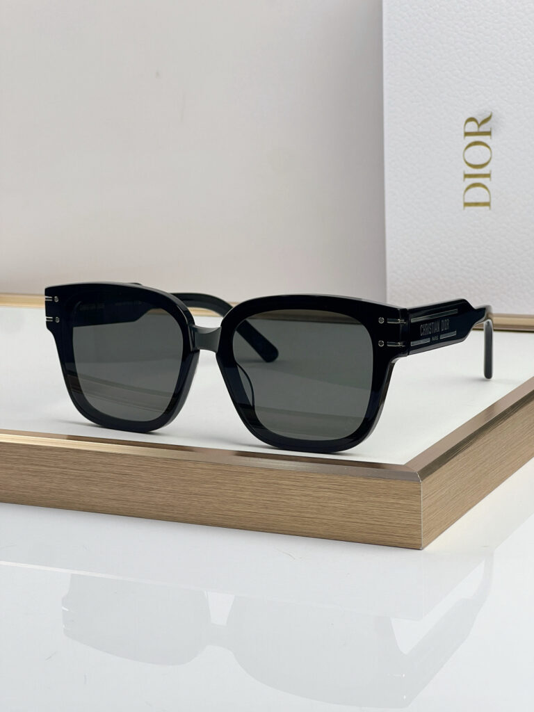 【注目新入荷】Dior フランス仕立てサングラス「ドライブ最適」