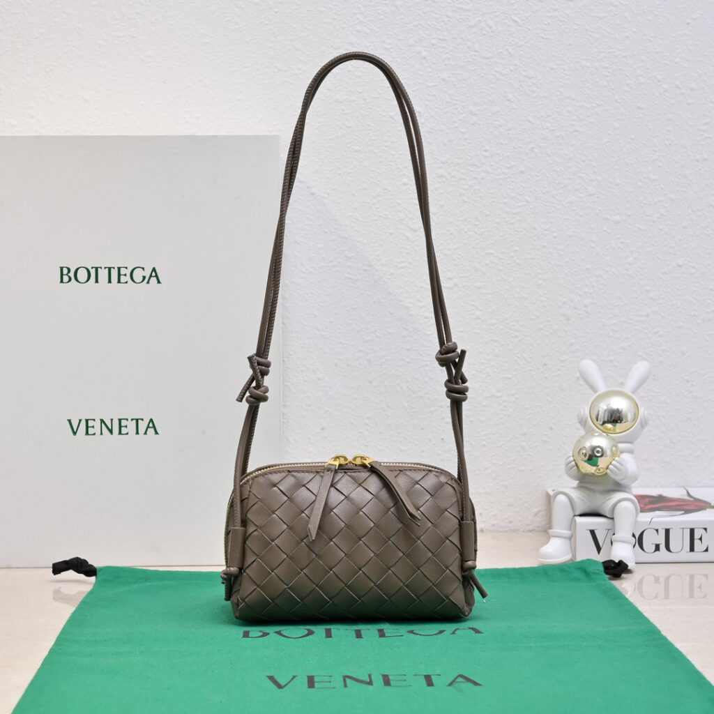 ボッテガ・ヴェネタ「Bottega Veneta」Concert Pouch