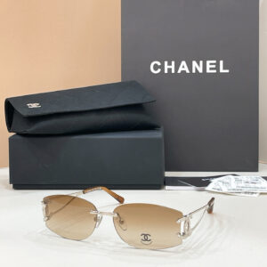 【新作到着】Chanel ハイセンスデザインサングラス「遮光レンズ搭載」