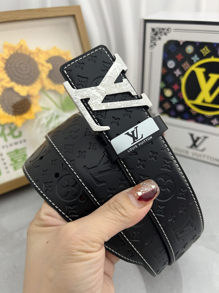 【新商品入荷】Louis Vuitton クラシックハイクオリティベルト「全長約 100cm」