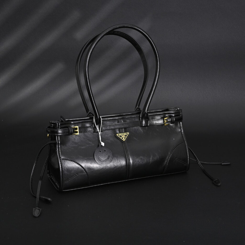 プラダ「Prada」ソフトラックス ミディアム ロングハンドル トートバッグ