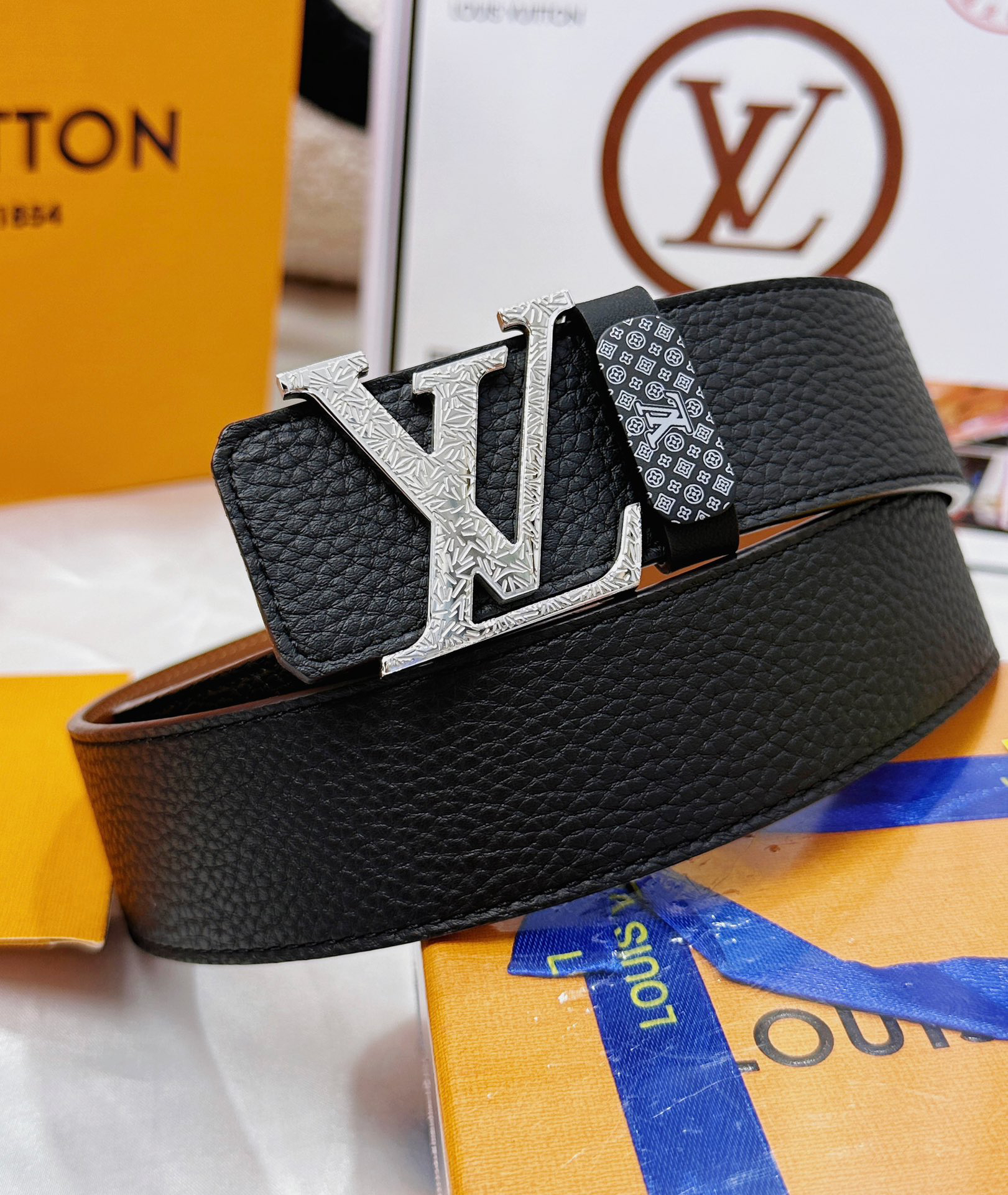 【新商品入荷】Louis Vuitton クラシックハイクオリティベルト「全長約 100cm」