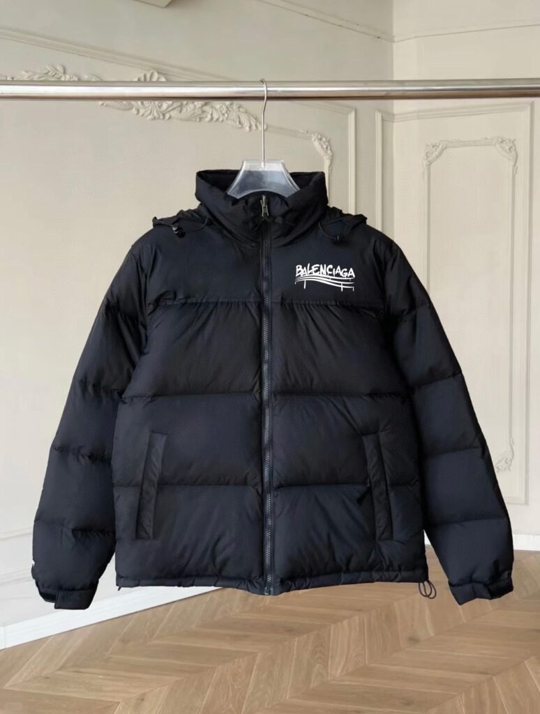 バレンシアガ「Balenciaga」‌スクラッチ ストリートウェア ダウンジャケット