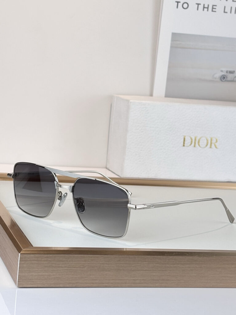 【注目新入荷】Dior フランス仕立てサングラス「ドライブ最適」