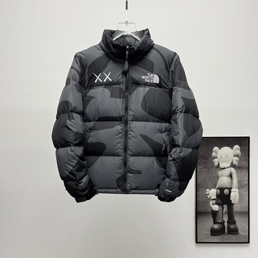 ザ・ノースフェイス XX KAWS 夢のコラボレーション ファッションフーディダウンジャケット 男女兼用