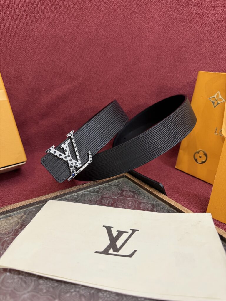 【日本未入荷】ルイヴィトン LV Dimension 両面使いベルト 40mm（全長約 100cm）