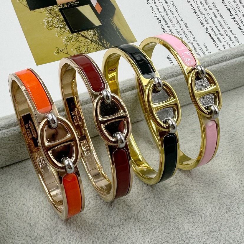 エルメス ブランドの象徴的なブレスレット