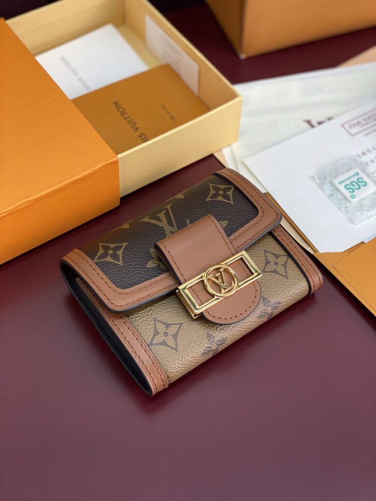 ルイ・ヴィトン「Louis Vuitton」ポルトフォイユ・ドーフィーヌ コンパクト