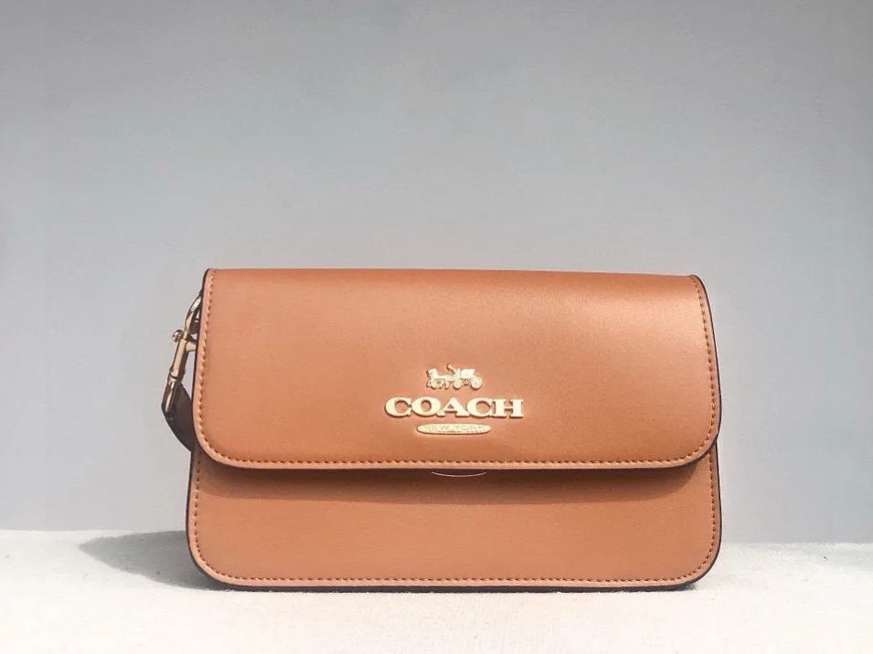コーチ「Coach」Brynn レザー アンダーアームバッグ