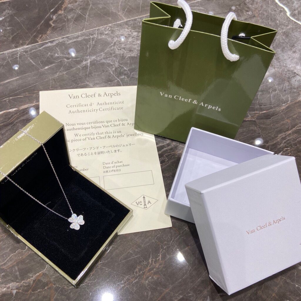 ヴァン クリーフ&アーペル「Van Cleef & Arpels」Alhambra 18Kイエローゴールド マザーオブパール ペンダント42cm