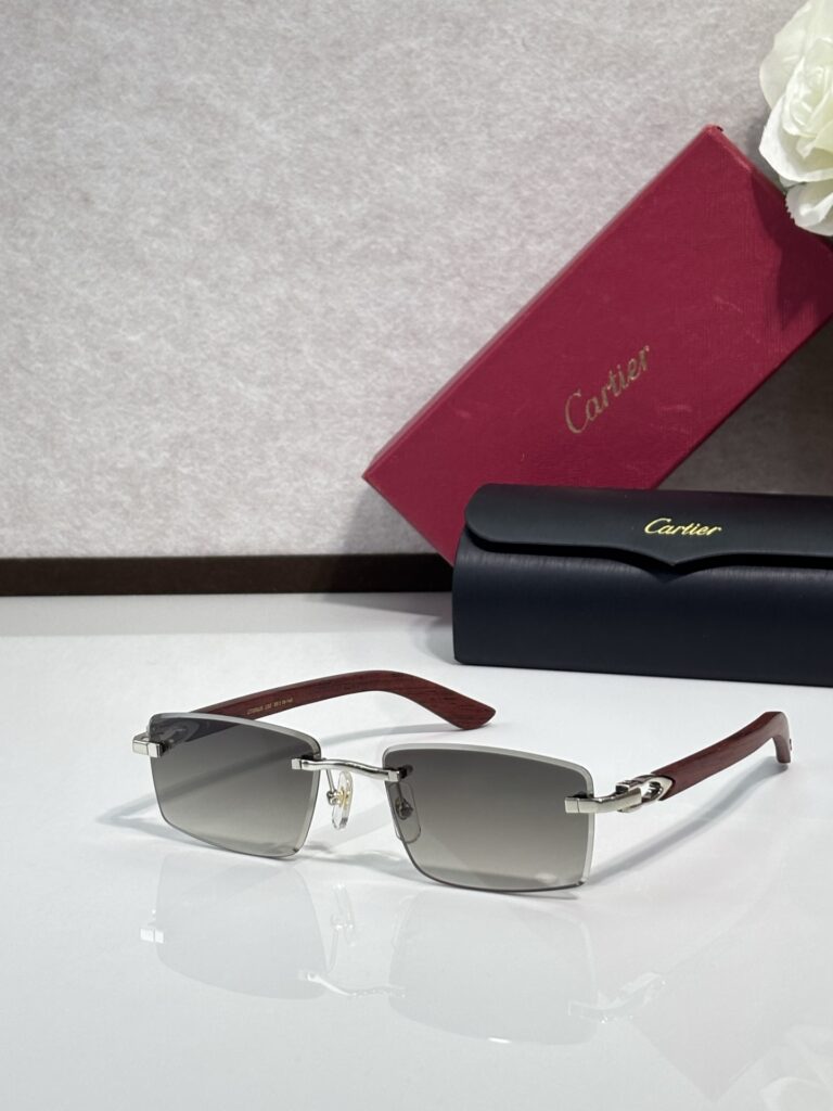 【高級品入庫】Cartier クラシカル貴族風サングラス「上質フレーム」