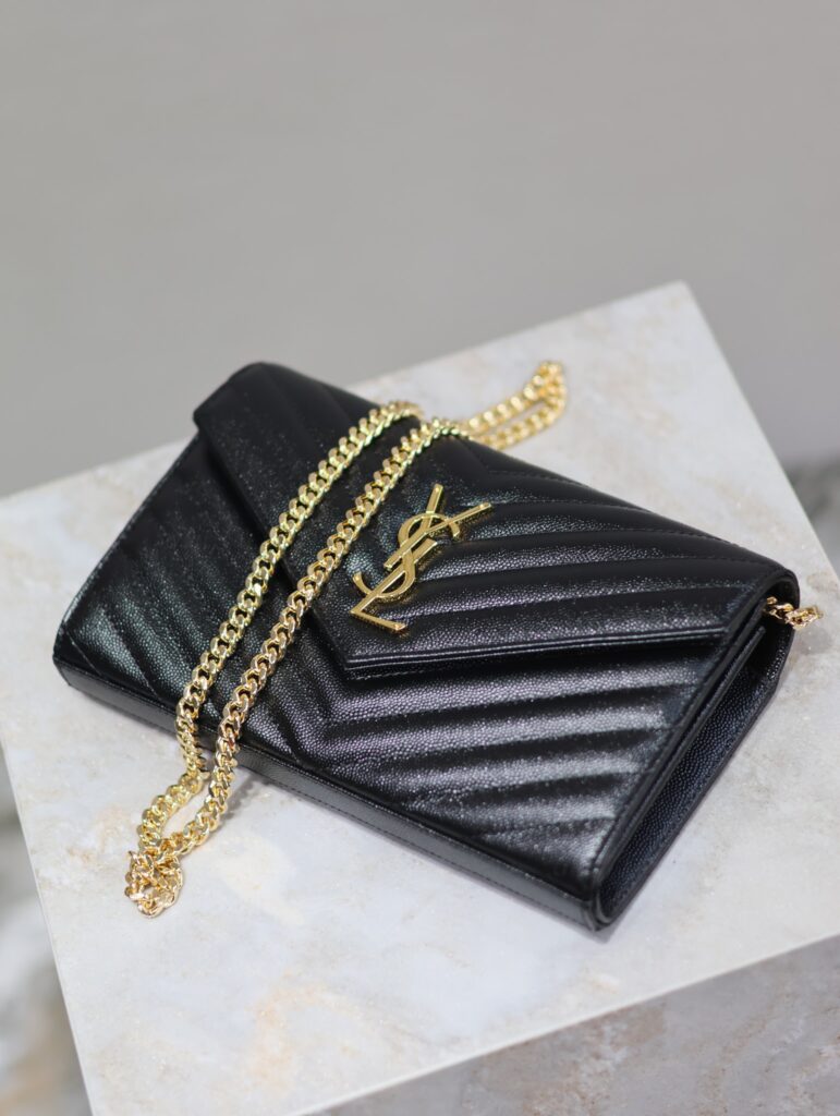 サンローラン「Saint Laurent」 MONOGRAM エンベロープバッグ