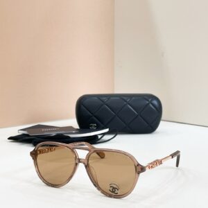 【新作到着】Chanel ハイセンスデザインサングラス「遮光レンズ搭載」