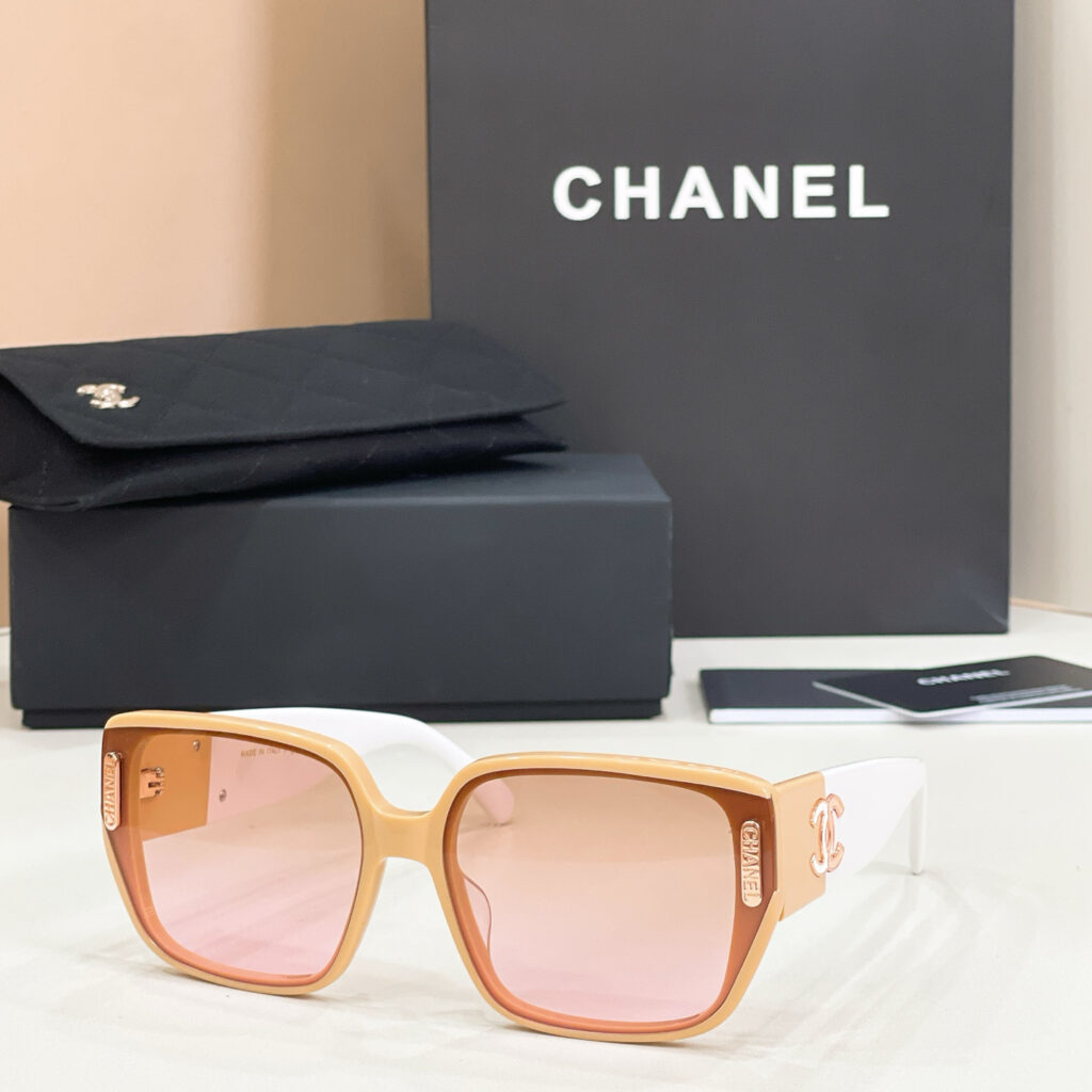 【新作到着】Chanel ハイセンスデザインサングラス「遮光レンズ搭載」