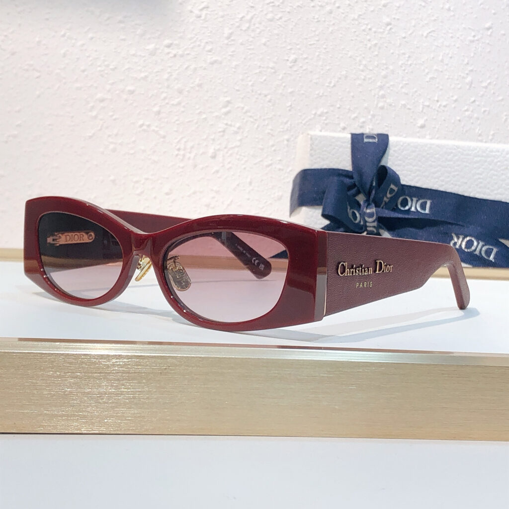 【注目新入荷】Dior フランス仕立てサングラス「ドライブ最適」