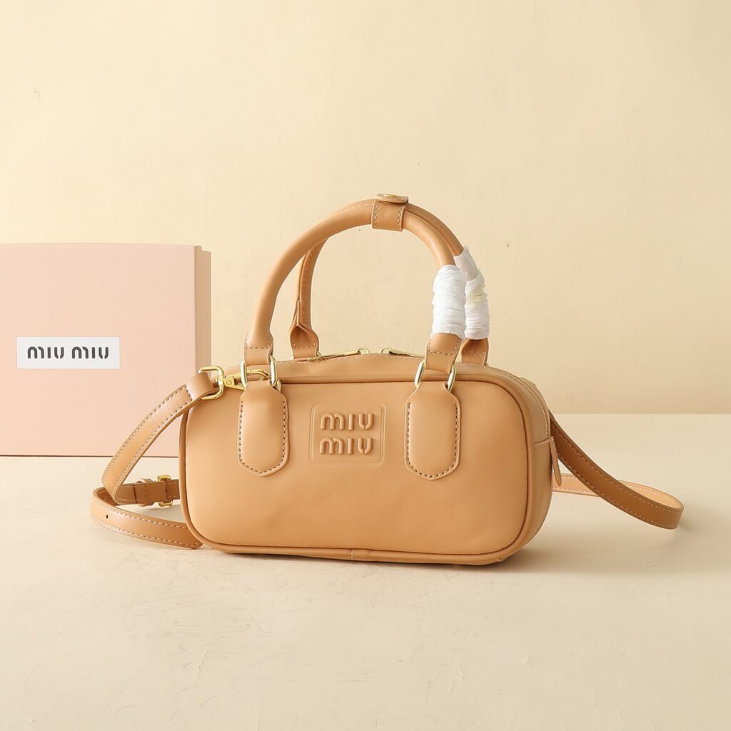 ミュウミュウ アルカディ レザー レギュラー/ラージバッグ「Arcadie Bag」