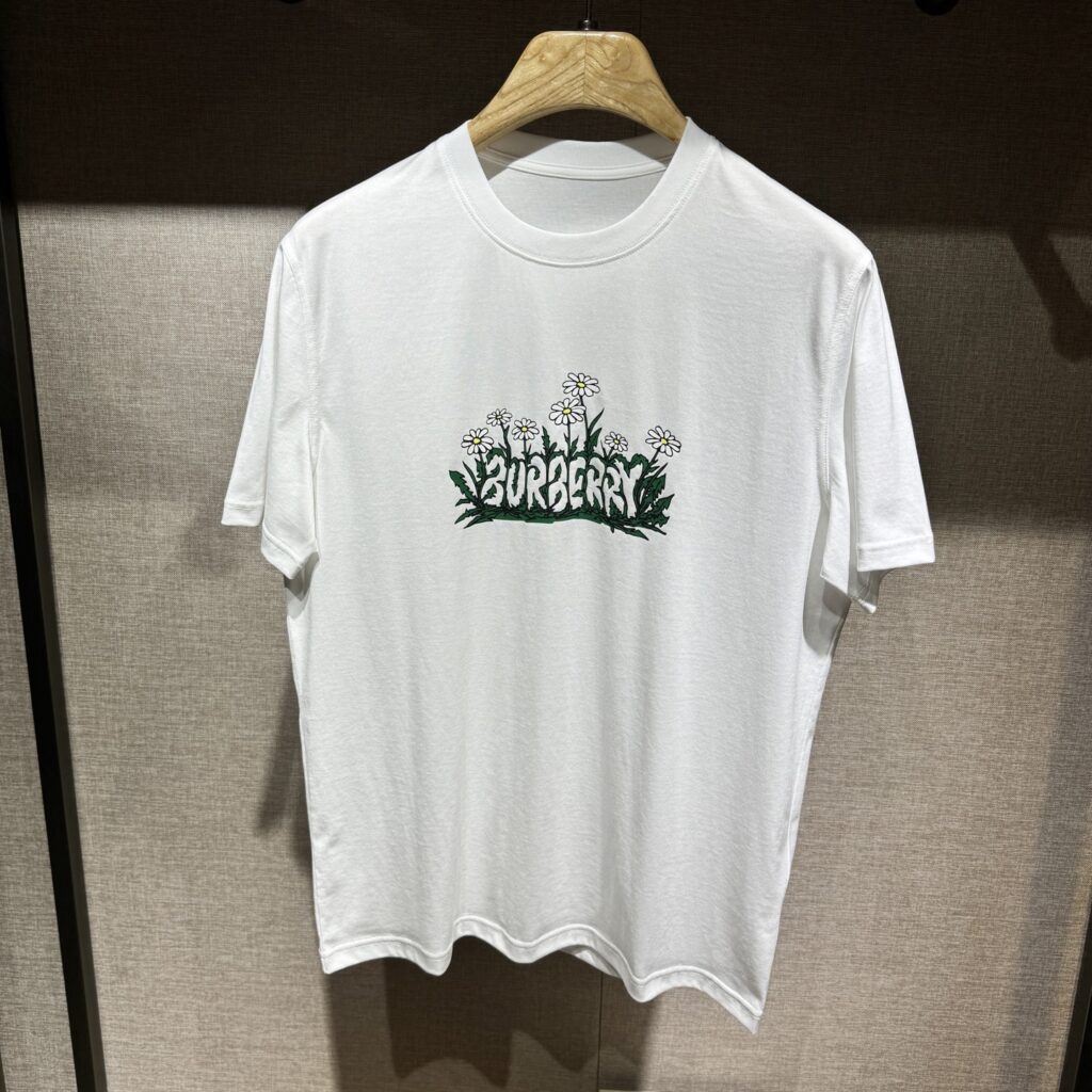 バーバリー「Burberry」モノグラムロゴプリント半袖Tシャツ