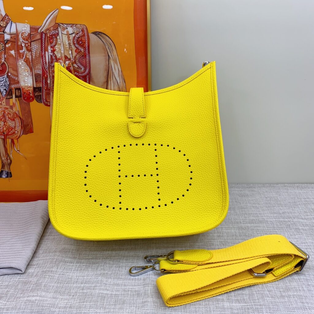 エルメス エヴリン 25/28/30 バッグ 3色「Evelyne Bag」
