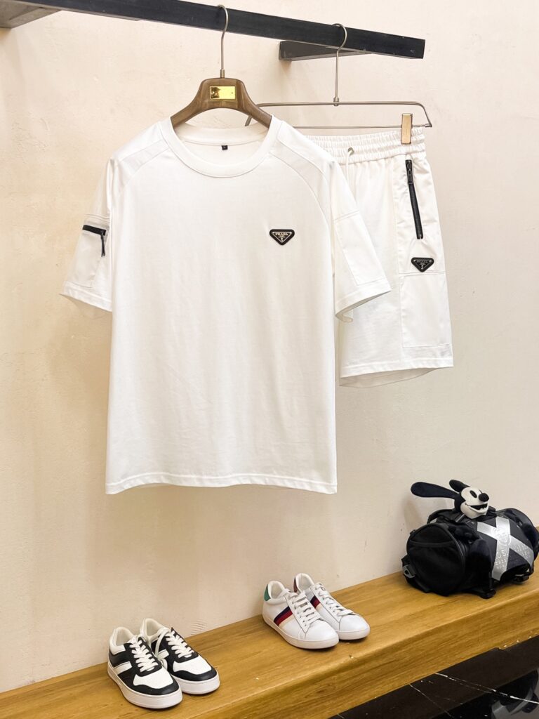 プラダ 2026春夏 セットアップ「半袖＆ショートパンツ」