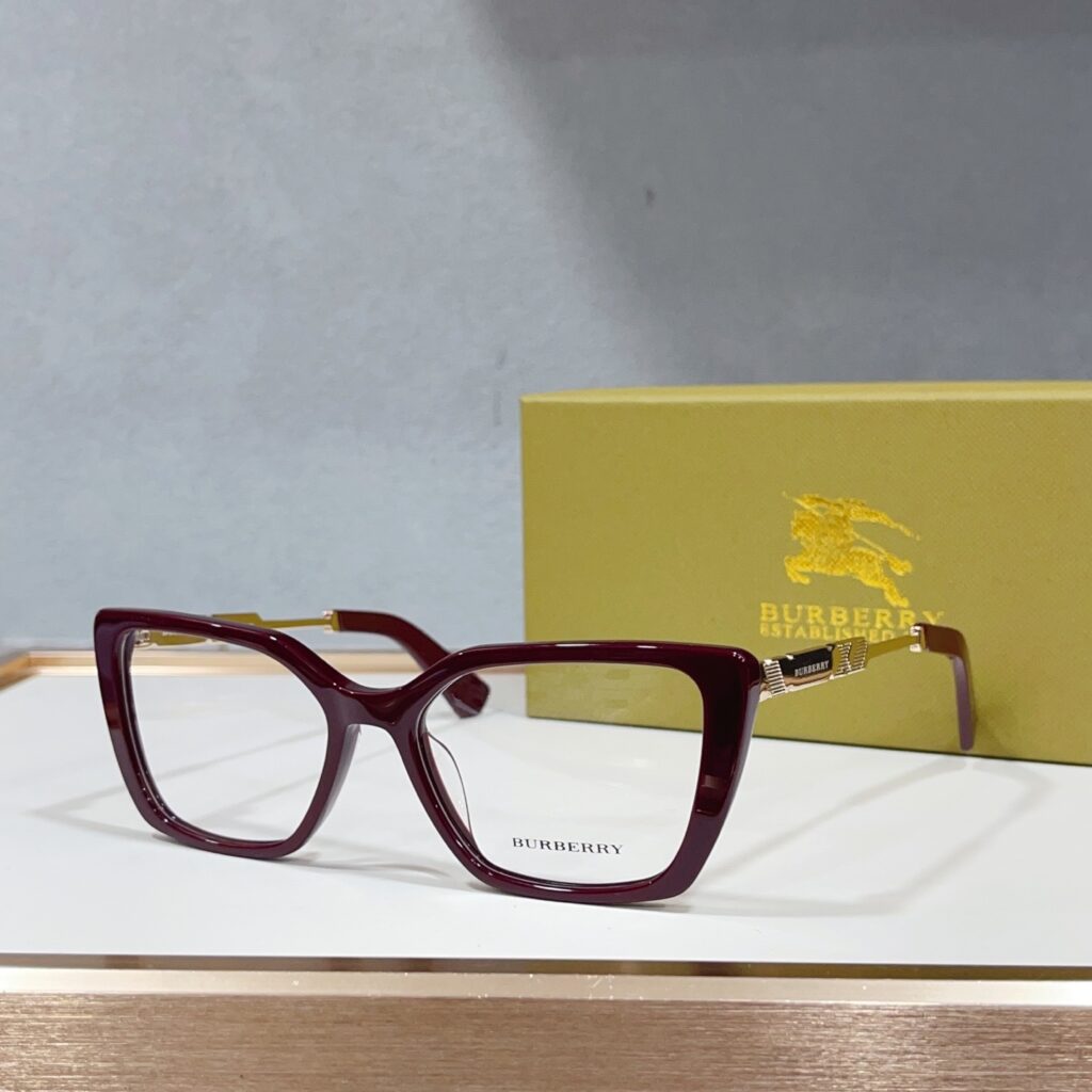【店頭新登場】Burberry ブリティッシュデザインサングラス「アウトドア適合」