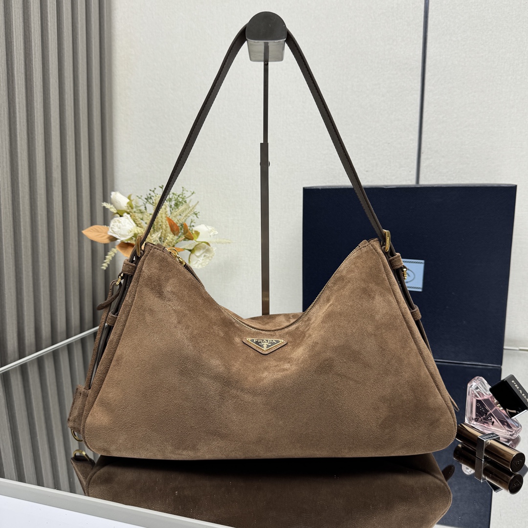 プラダ「Prada」 スエードレザー シングルショルダーバッグ